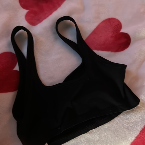 basic black crop tank - Picture 3 of 3